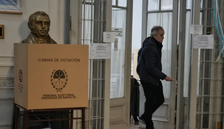 Ausentismo, nacionalización y polarización: elecciones en Santa Fe y Formosa