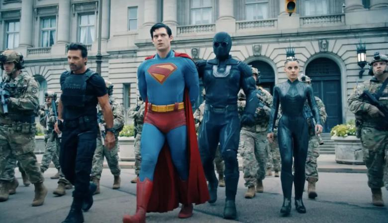 Superman: “Clark Kent es su oportunidad de hacer cosplay de una persona normal”
