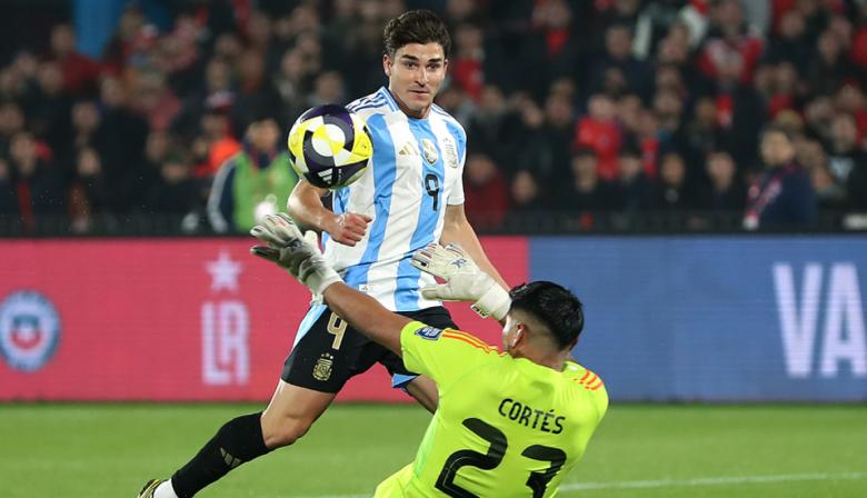 Argentina hundió más a Chile y se aseguró el primer puesto en las Eliminatorias sudamericanas