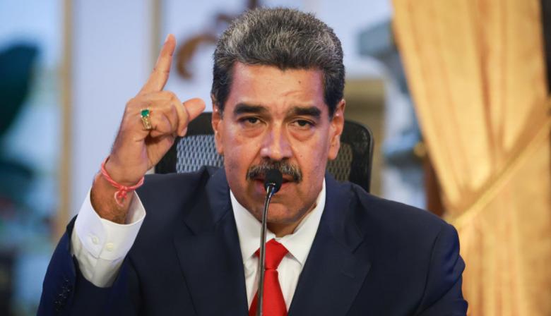 Venezuela somete al sector privado tras fracaso petrolero y el golpe de Estados Unidos