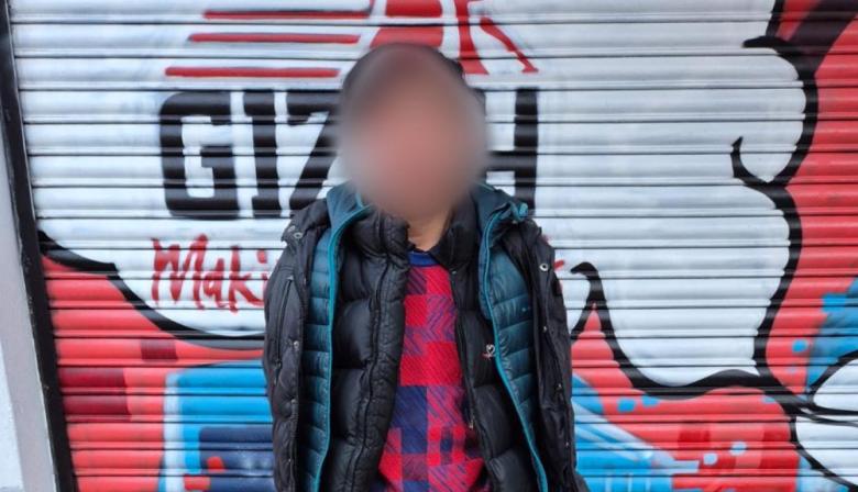 Caballito: un domo captó a un "quemacoches" en acción