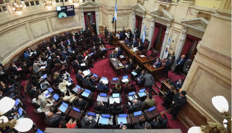 Tensión máxima en el Senado: la oposición avanza con leyes que desafían a Milei