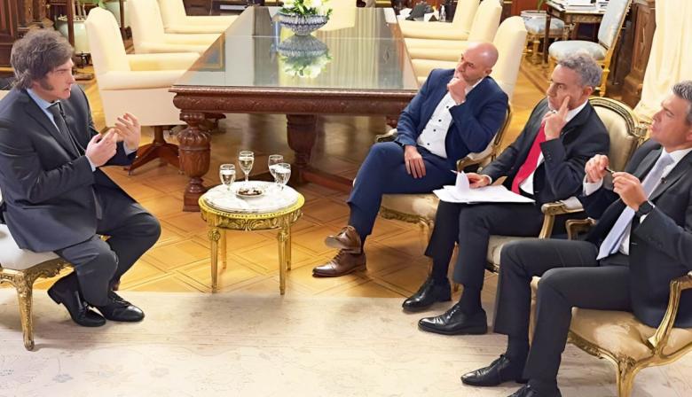 Un 70% reprueba el trato de Milei hacia los periodistas