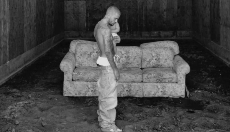 Justin Bieber pelea ferozmente con Travis Scott por el número 1