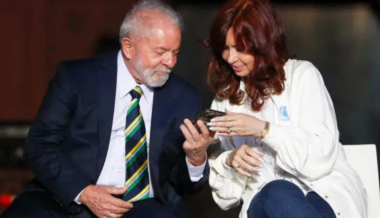 La defensa de CFK presentó un pedido de autorización para que Lula la visite en su departamento