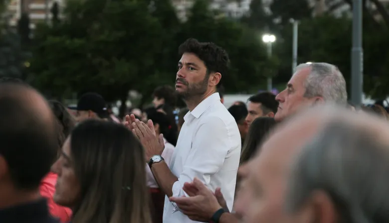 Monteverde le pegó a Javkin por viajar a Europa tras el revés electoral
