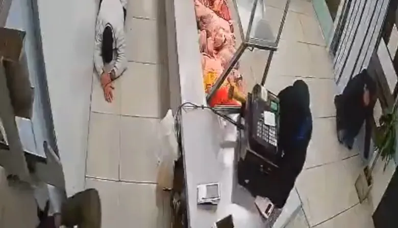 Violento robo en Los Polvorines: asaltaron una carnicería y hasta eligieron un corte de carne