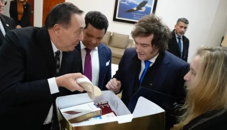 Investigan al pastor evangélico de Chaco por lavado de dinero, tras el "milagro" de los U$S 100 mil