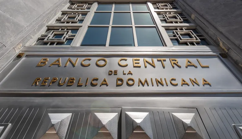 Dólar en baja: el inesperado protagonismo del peso dominicano