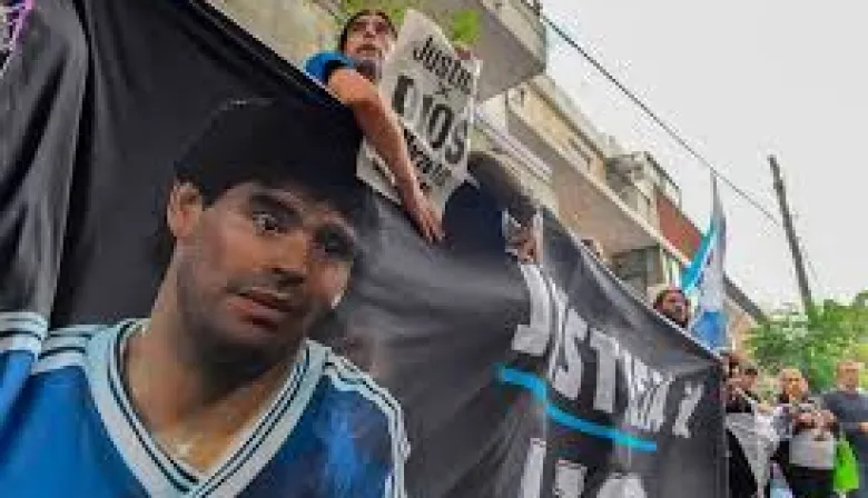 El juicio por el caso Maradona tiene nuevo juez: quién será el tercer integrante