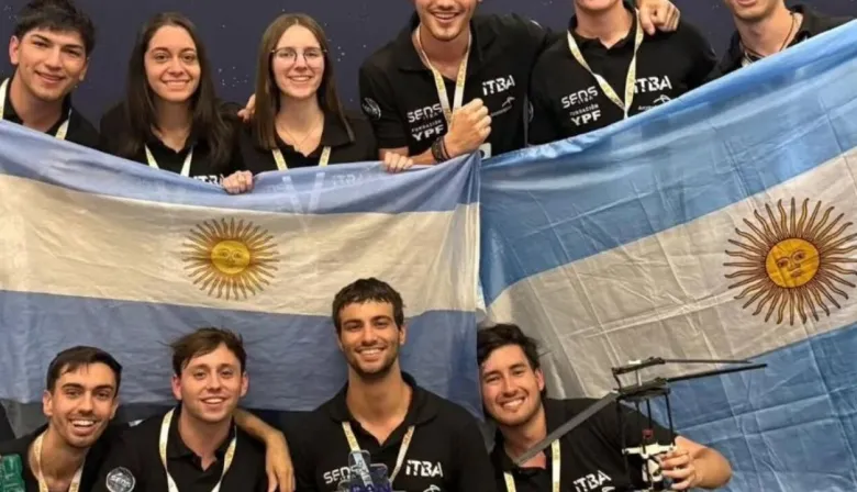 Milei recibe a los estudiantes del ITBA premiados por la NASA