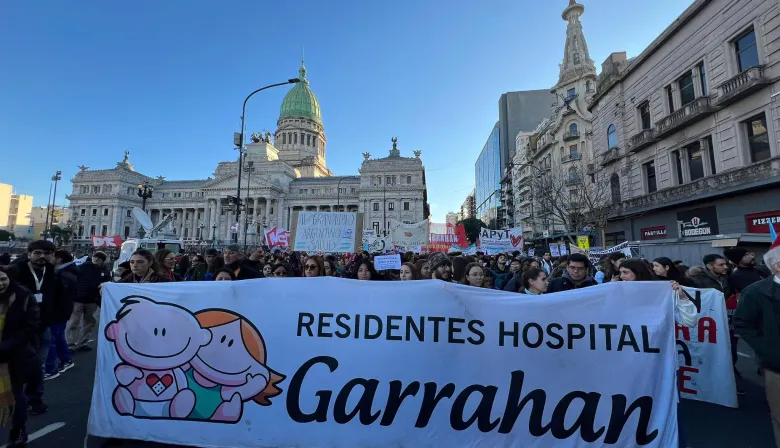 “Curros”, "4.000 pesos la hora" y “marcha política”: fuerte cruce por la situación del Hospital Garrahan