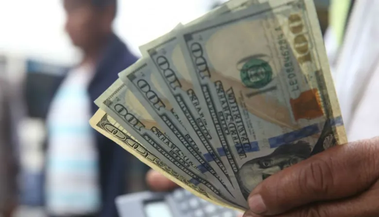 El dólar oficial sube $10 y los bonos rebotan tras semanas en rojo