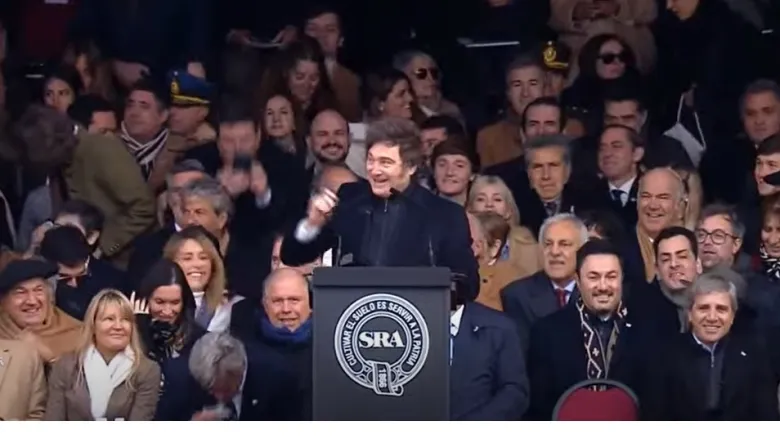 En Palermo, Milei sorprendió y anunció una baja en las retenciones de soja y maíz