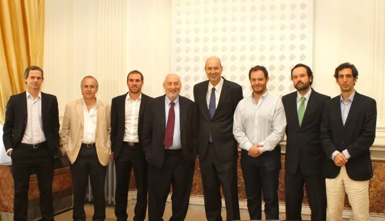 'Carpetazo' a Sturzenegger: su foto en el 2015 con Stiglitz y Martín Guzmán