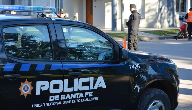 Un policía le robó la tarjeta de débito a un joven en una requisa y sacó dinero del cajero