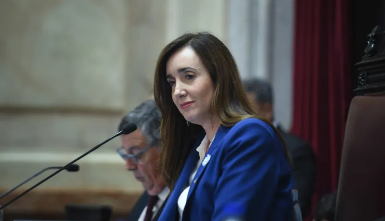 Villarruel cruzó con ironía a Parrilli por la queja sobre los baños del Senado