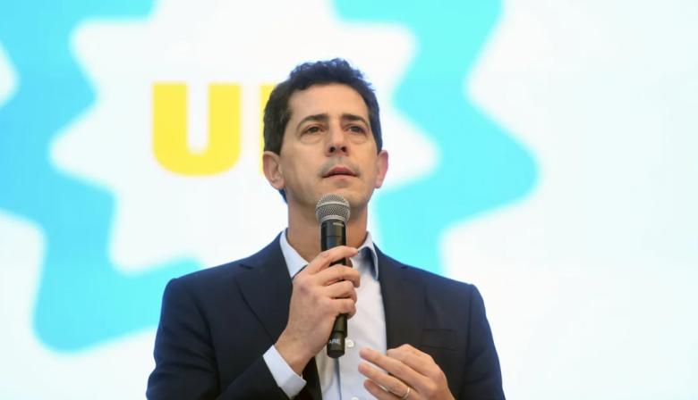 Wado de Pedro busca blindar AySA frente al avance privatizador de Milei