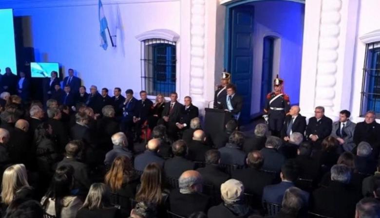 Milei viaja a Tucumán por el 9 de Julio en medio del conflicto con los gobernadores