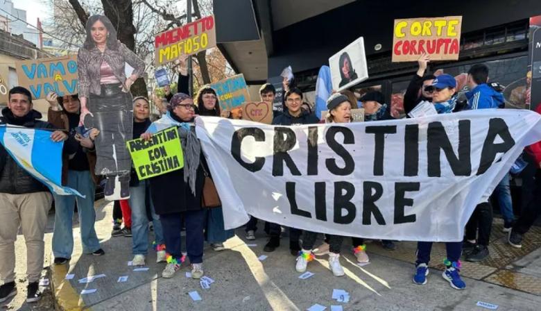 Tensión en el PJ por el mensaje que busca llevar La Cámpora en la boleta: “Cristina Libre”
