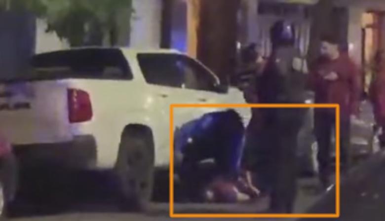 Recoleta: un hombre desnudo agredió a la encargada del edificio y a un policía