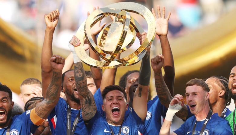 Enzo Fernández, campeón del mundo con la selección y con el Chelsea