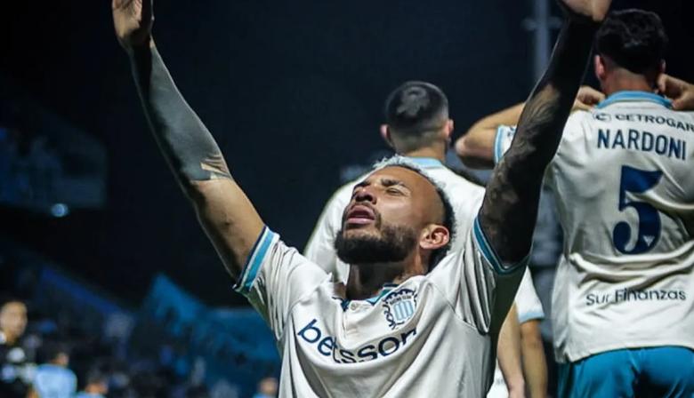Racing volvió a creer: victoria en Córdoba con un golazo de Duván Vergara