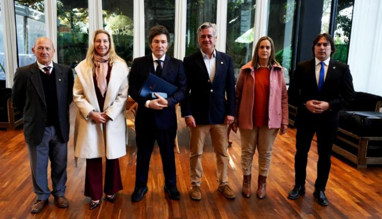 Cómo fue la reacción del agro frente a la baja de retenciones anunciada por Milei en Palermo