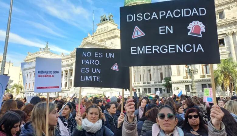 Mientras el Senado debate jubilaciones y discapacidad, organizan marcha frente al Congreso