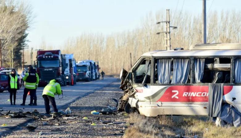 Tragedia en Neuquén: dos muertos y varios heridos en un triple choque