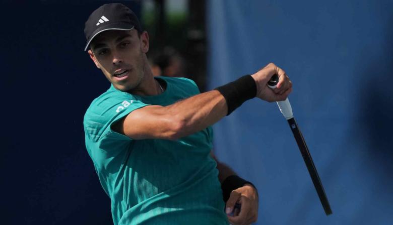 En el duelo entre argentinos, Francisco Cerúndolo derrotó al platense Etcheverry y avanzó en el Master de Toronto