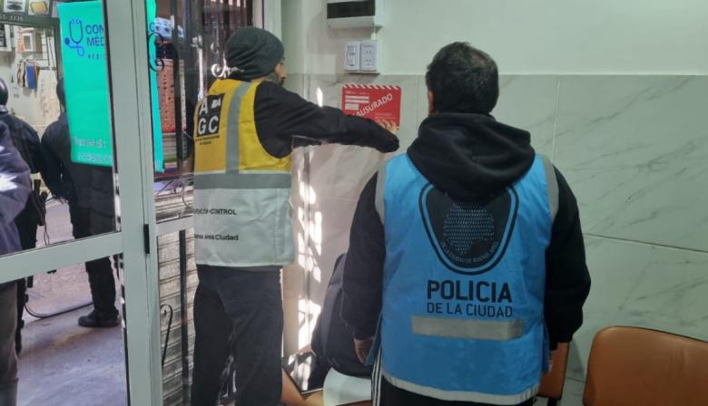 Clausuran una clínica clandestina en el Barrio 31 que atendía a delincuentes