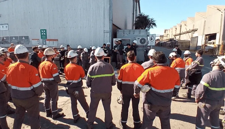 Crisis industrial: denuncian cierre de fábricas, suspensiones masivas y abandono estatal