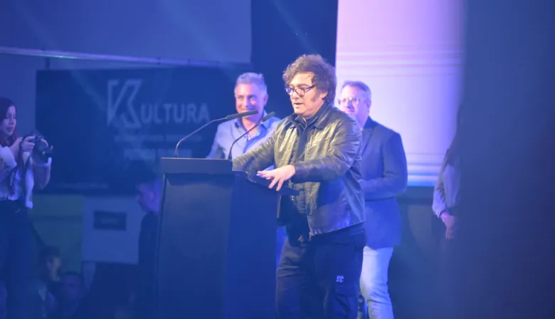 Milei lanzó la campaña de LLA en la Provincia: tildó de "petiso soviético" a Kicillof
