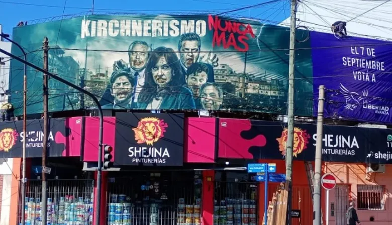 Durísimos afiches de LLA contra el kirchnerismo en modo zombie