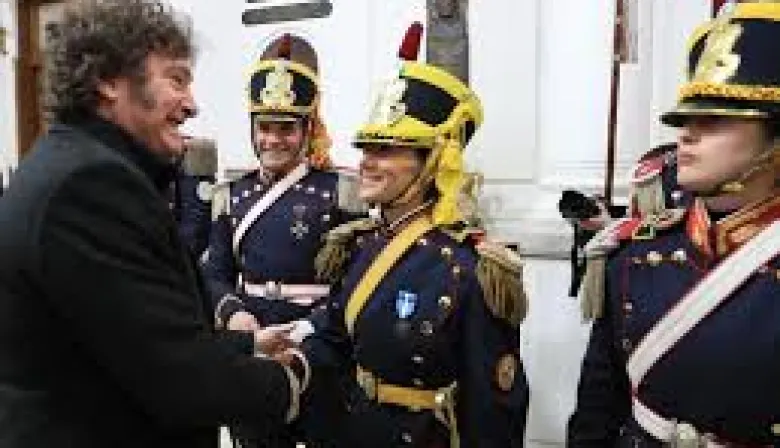 Javier Milei homenajeó a San Martín con un almuerzo junto a los Granaderos