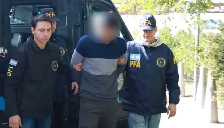 Expulsaron a un criminal colombiano con múltiples condenas que vivía en un hotel de Buenos Aires