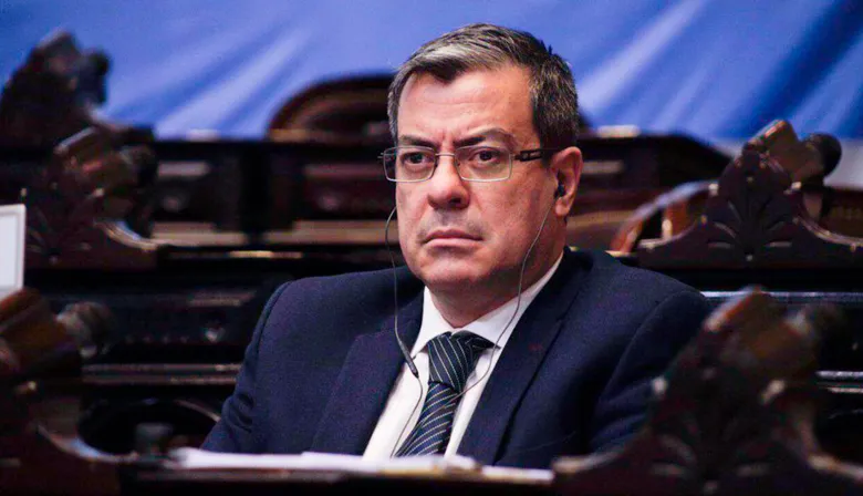 Germán Martínez: “Mientras el pueblo argentino hace un gran esfuerzo, estos están choreando”