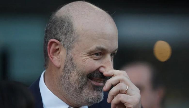 Sturzenegger apunta a Anmat y desata una guerra interna con Lugones