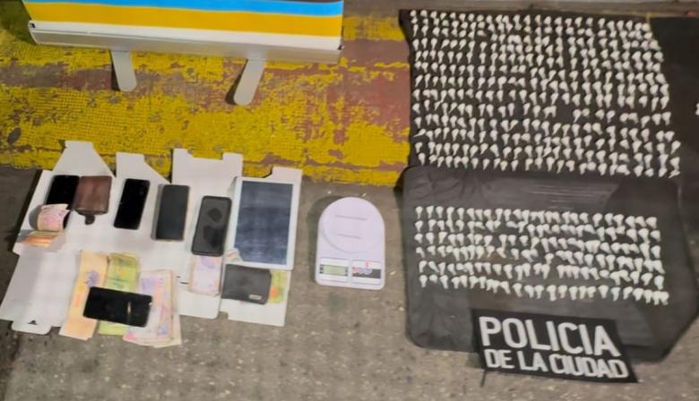 Interceptan un auto que hacía delivery de cocaína en la Ciudad: llevaba 476 dosis