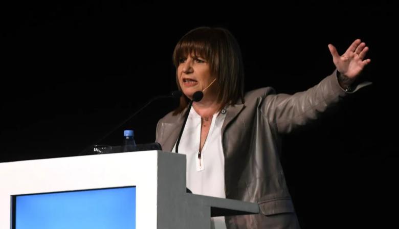 Bullrich llamó “inútil” a Kicillof tras los incidentes en Independiente