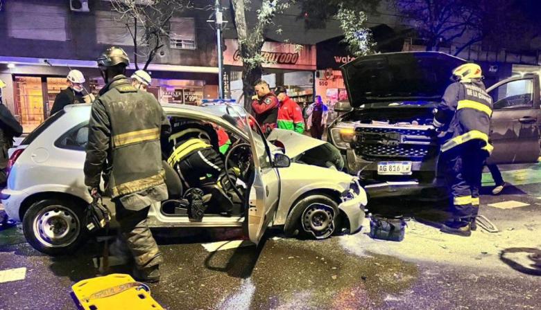 Chacarita: iba a contramano sobre avenida Forest y chocó contra una camioneta