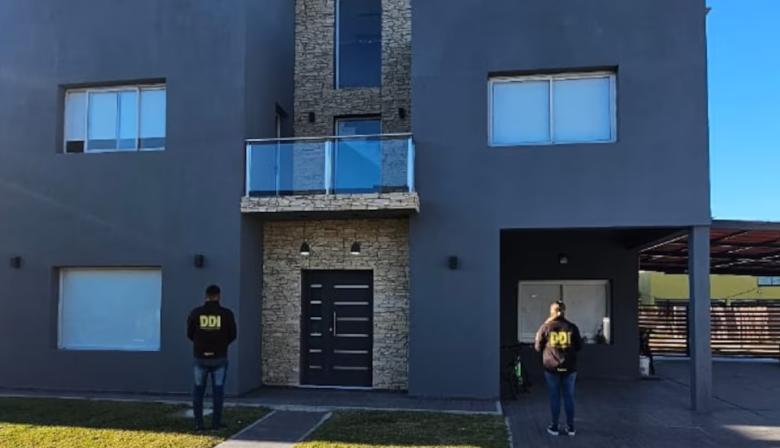 El jefe de una banda de entraderas vivía en una casa de tres pisos valuada en 250 mil dólares