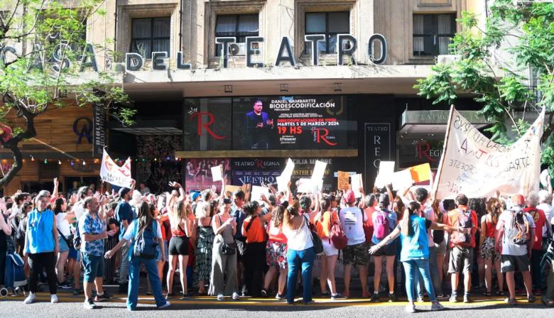 Convocan a una movilización para defender al Instituto Nacional del Teatro