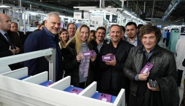 Milei gastó 300 mil dólares en aviones para Ushuaia y terminó con un acto vacío