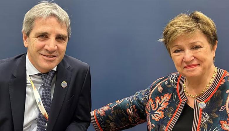FMI respalda al Gobierno pero reclama más reservas y control cambiario