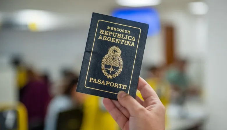 El Gobierno imprimió miles de pasaportes con fallas y la gente deberá rehacerlos
