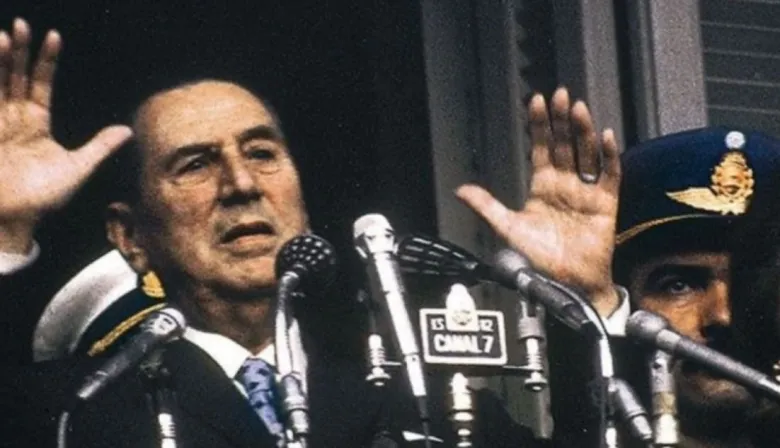 Los pibes libertarios temen que Milei los eche de la plaza como Perón en 1974