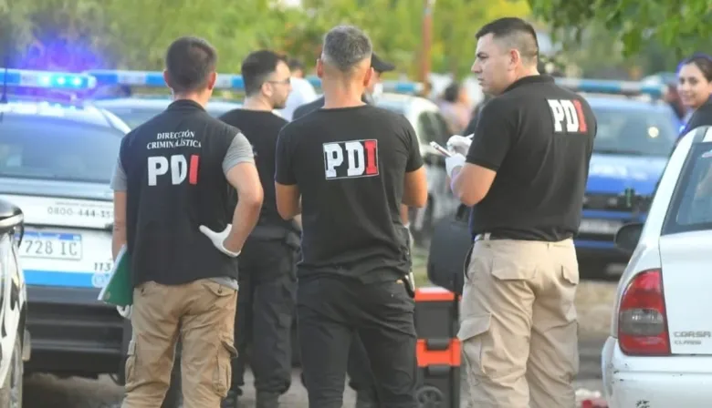 Locura en Santa Fe: un joven fue hallado muerto en un zanjón y otro hombre resultó baleado en su casa
