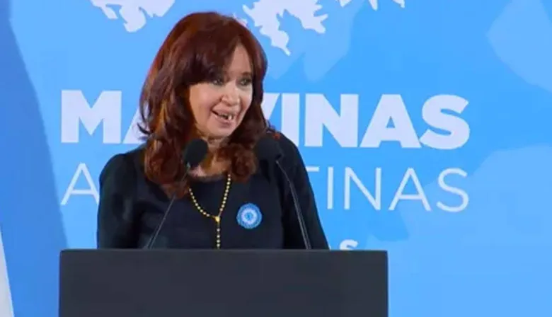 Cristina Kirchner destacó el gesto de excombatientes en el cementerio de Darwin